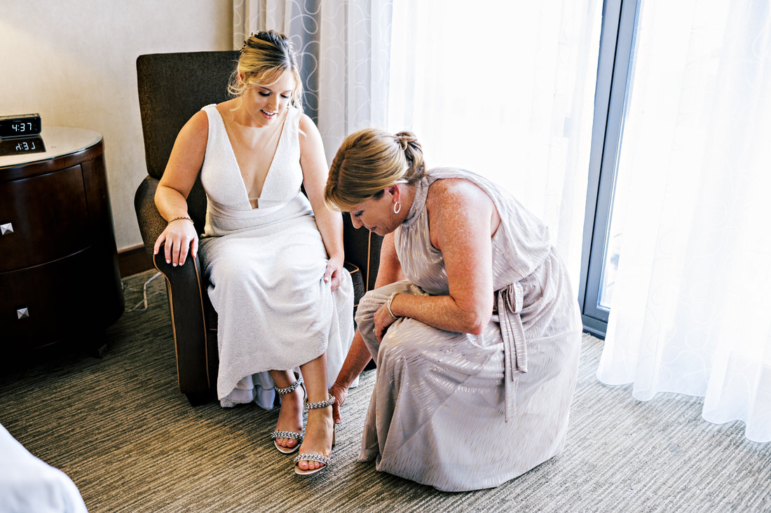 Bride and mother getting ready at the Bostonian Hotel