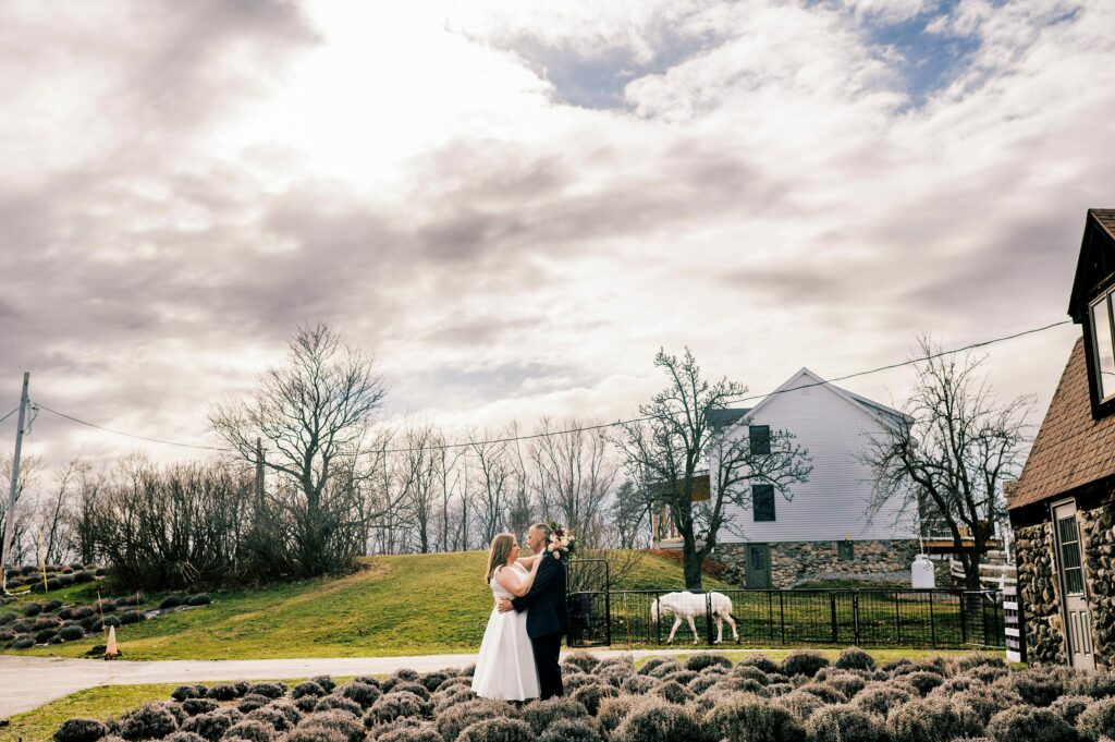 How to feel comfortable in your wedding photos 