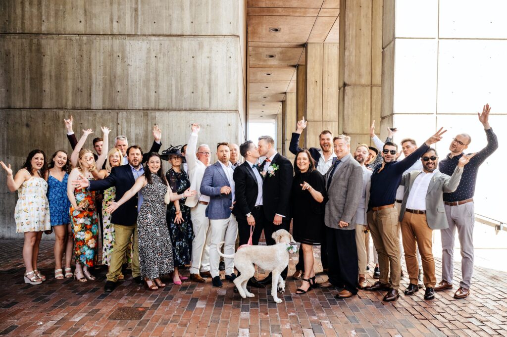 Group photo of everyone at the elopement 