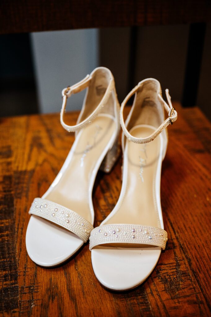 Bridal heels with pearl detail